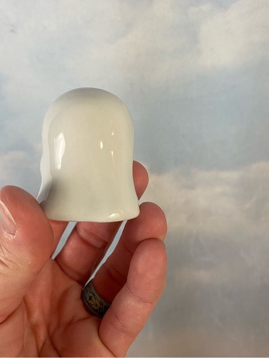 White Ghost Ceramic Salt and Pepper Shaker Set - Picture 4 of 7